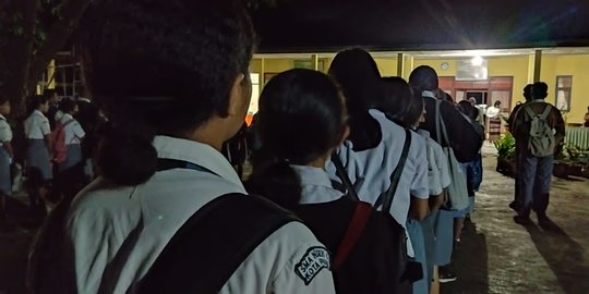 Masuk Sekolah Pukul 5 Pagi, Solusi Masalah Pendidikan di NTT?