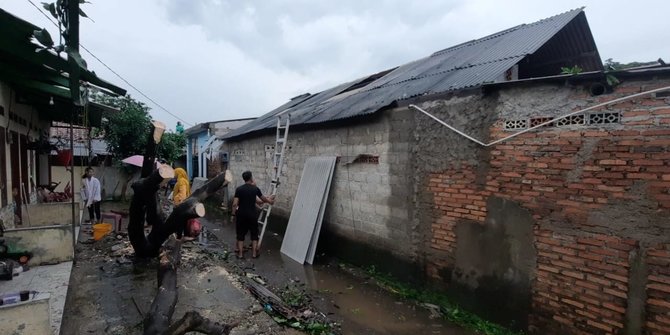 Angin Puting Beliung Terjang Tambun Bekasi, 121 Rumah Warga Rusak