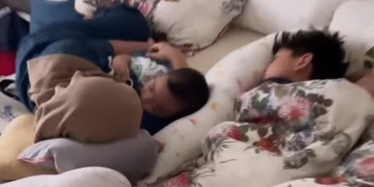 Raffi Ahmad Pergoki Lala & Sus Rini Tidur di Kamar Rayyanza, Pules Banget