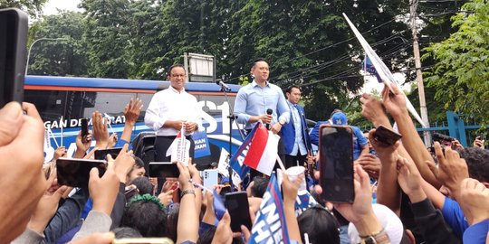 Anies Sambangi DPP Demokrat, Disambut AHY dan Kader di Tengah Hujan