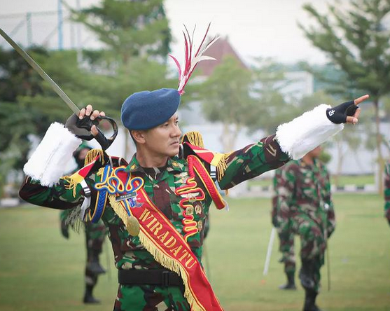 5 potret perwira tni au dhuha yuliandri saat bertugas gantengnya curi perhatian