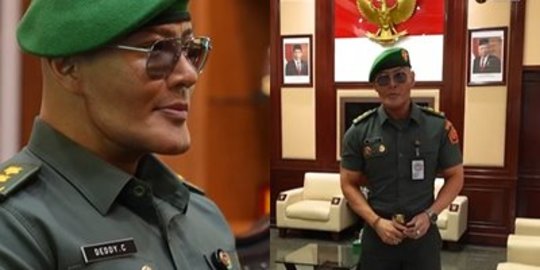 Berbaret Hijau, Letkol Tituler Deddy Corbuzier Gagah Menghadap Kasad TNI Dudung