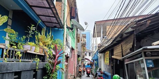 menelusuri gang sempit, tempat tinggal pemilik rubicon yang dipakai mario
