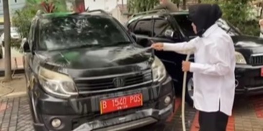 Pajak Kendaraan Mobil Dinas yang Dicuci Risma Disorot Netizen, Ini Faktanya