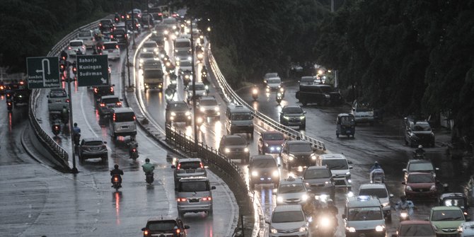 Kapan Hujan Lebat Landa Jabodetabek Pagi dan Malam Berakhir?