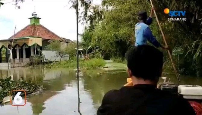 dua bulan banjir rendam desa di pati