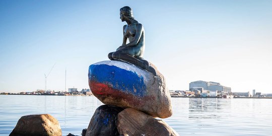 Patung The Little Mermaid di Denmark Dirusak dengan Coretan Bendera Rusia