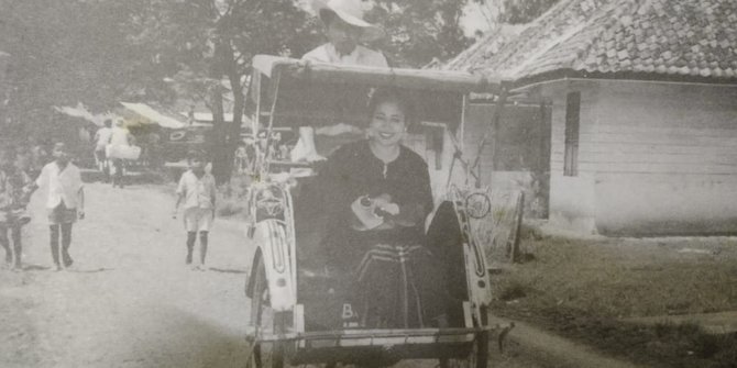 Hatinya Terluka, Fatmawati Melangkahkan Kaki Meninggalkan Istana dan Bung Karno