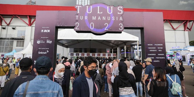 Antusiasme Penggemar Padati Konser Tulus Tur Manusia 2023