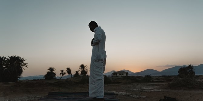 Urutan Bacaan Sholat Wajib Lengkap dengan Niatnya