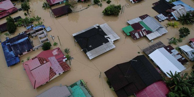 Dilanda Cuaca Ekstrem, Malaysia Terendam Banjir Setinggi Atap