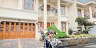 Kini Sukses, Intip Rumah Baru Fuji yang Mewah