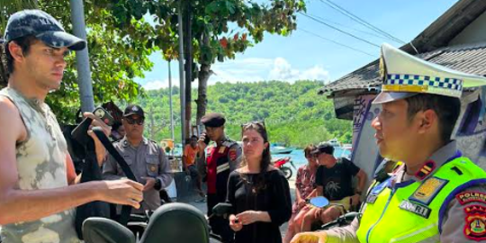 Polisi Akhirnya Tilang Bule Pakai Pelat Palsu di Bali