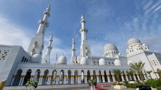 masjid raya sheikh zayed solo