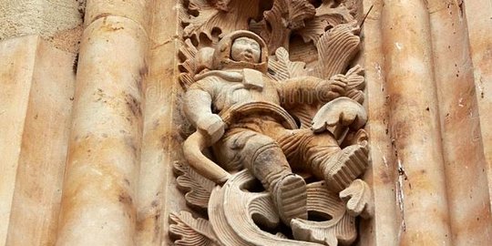 Sosok Astronot Misterius di Tembok Katedral Berusia 510 Tahun, Siapakah Dia?