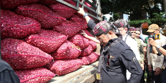 Mentan SYL Bersama Wamendag Panen Raya dan Lepas Pasokan Bawang Merah ke Jakarta