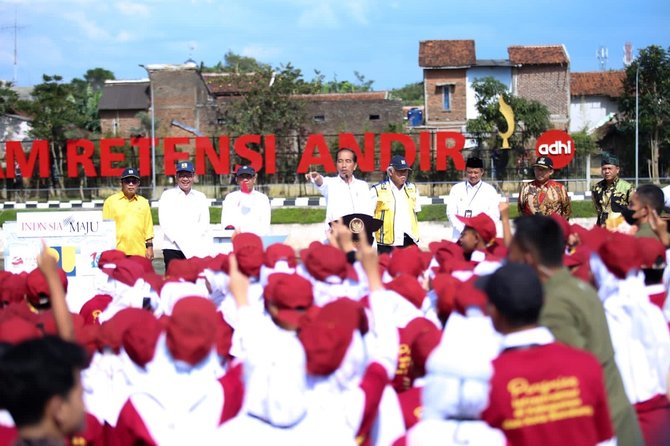 menteri pupr dampingi jokowi resmikan 3 infrastruktur pengendali banjir sungai citarum