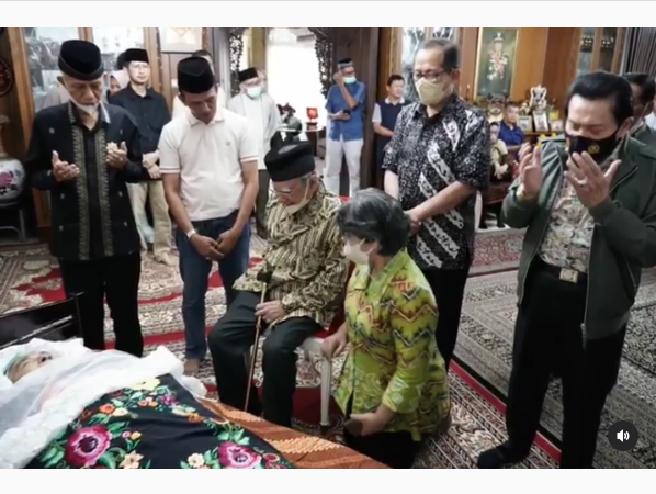 a m hendropriyono datang ke rumah duka