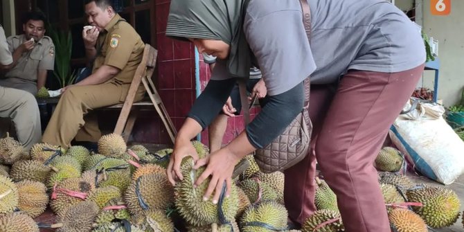 Menikmati Durian Pak Brewok di Sukoharjo, Selalu Ramai Pembeli