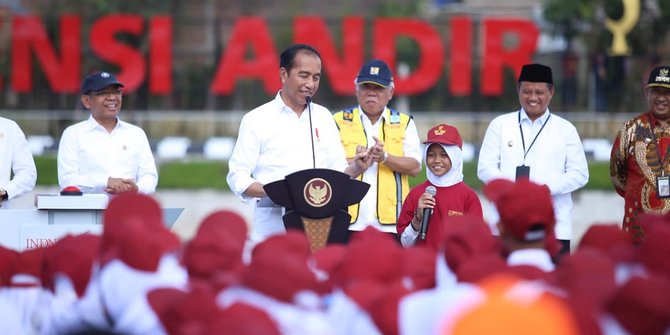 Jokowi Soal Ketersediaan Pupuk: Memang Tidak Gampang | Merdeka.com