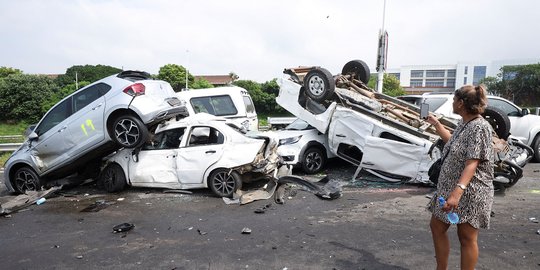 Potret Tabrakan Beruntun 50 Kendaraan di Afrika Selatan, Mobil Hancur dan Bertumpukan