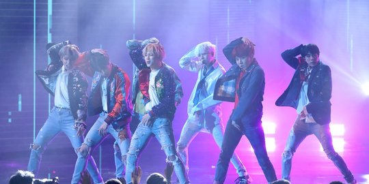 Lirik Lagu Film Out - BTS