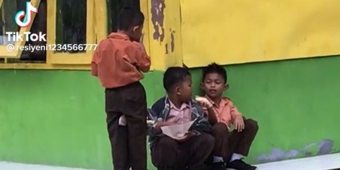 Viral Tiga Bocah Berseragam Pramuka Berbagi Makanan, Bikin Warganet Nostalgia