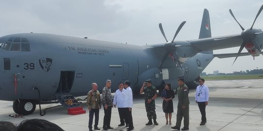 Jokowi Cek Pesawat Super Hercules Sebelum Diserahkan ke Prabowo: Sangat Canggih