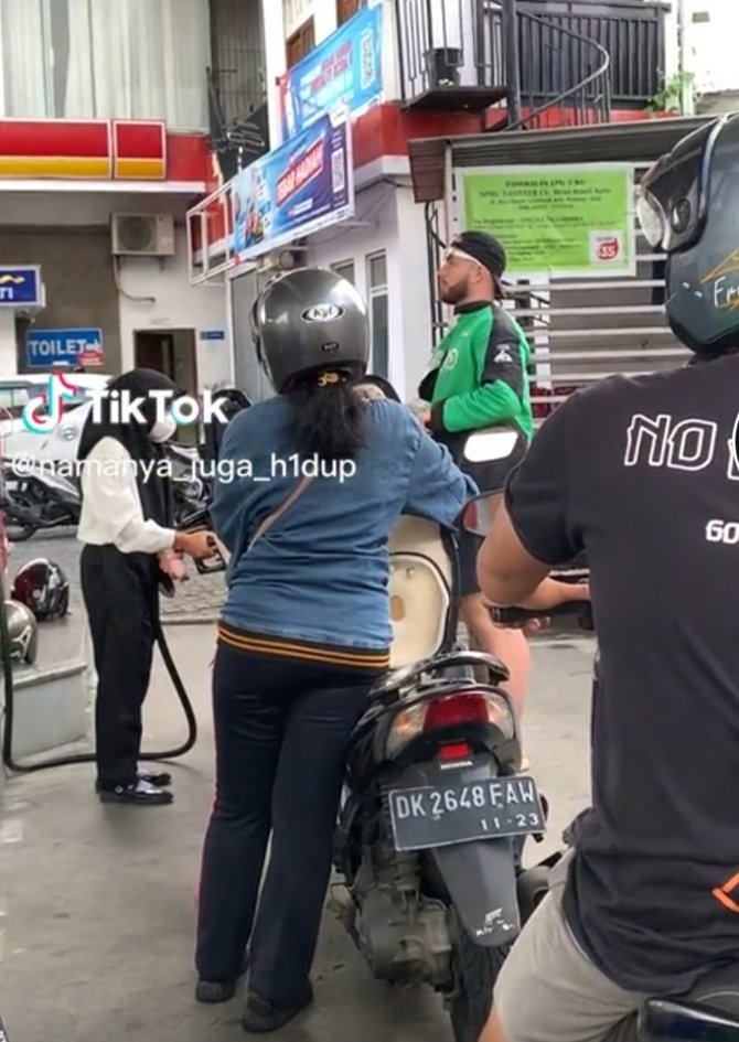 viral video nyleneh turis bali kerja hingga ganti plat nomor