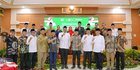 Potret Gus Yahya saat Kunjungan ke Medan, Makan Durian Bersama Wali Kota