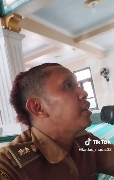 kepala desa eksentrik di lombok