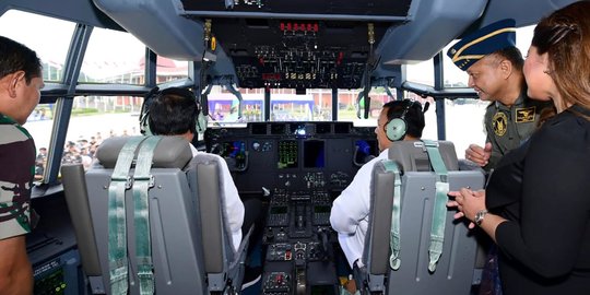 Keakraban Presiden Jokowi dan Menhan Prabowo Jajal Super Hercules C-130J