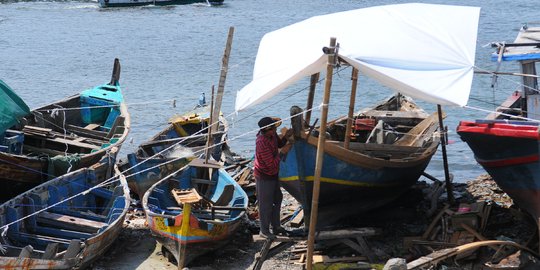 Geliat Perbaikan Kapal Nelayan Tradisional di Ibu Kota