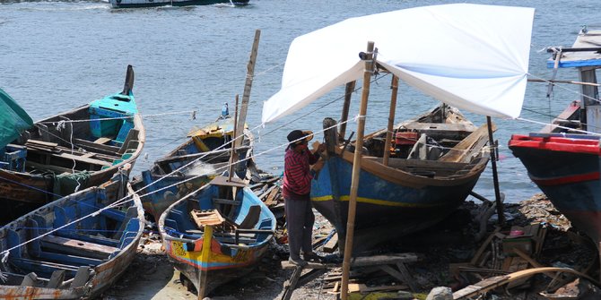 Geliat Perbaikan Kapal Nelayan Tradisional di Ibu Kota