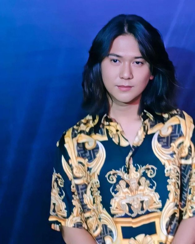 potret terbaru iqbaal ramadhan berambut gondrong bikin salfok ramai disebut cantik