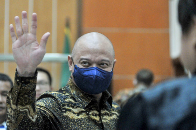 sidang perdana teddy minahasa