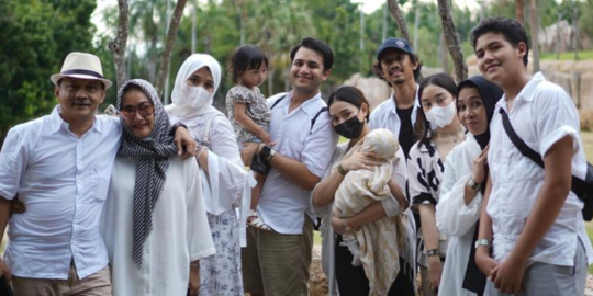 Mengenal Keluarga Adi Bing Slamet, Anak Ketiganya Jadi Seleb Tiktok!