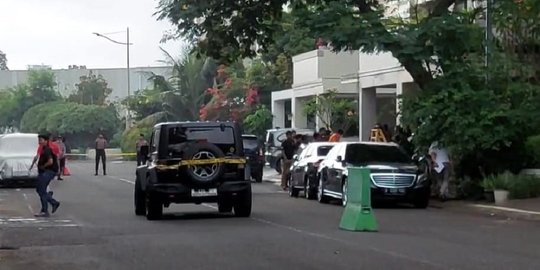 Pakai Baju Tahanan dan Tangan Diborgol, Mario dan Shane Tiba di Lokasi Rekonstruksi