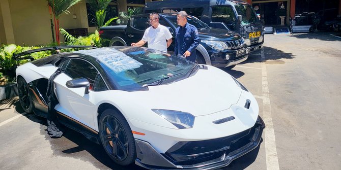 Polisi Telusuri Pajak Mobil Lamborghini Berpelat Palsu di Bali