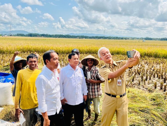 momen akrab prabowo ganjar dampingi jokowi