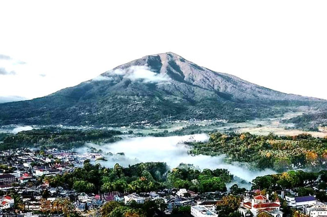 gunung merapi erupsi jalur pendakian ditutup