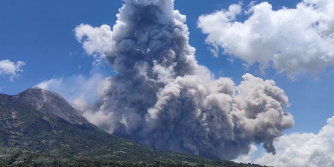 Gunung Merapi Lepaskan 24 Kali Awan Panas Guguran Sejak Sabtu Siang