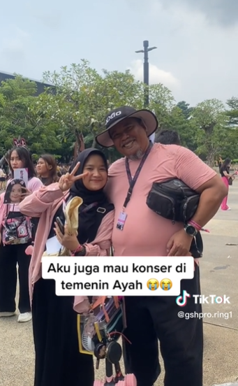 viral momen ayah temani putrinya nonton konser blackpink bikin iri warganet