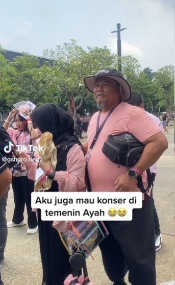 viral momen ayah temani putrinya nonton konser blackpink bikin iri warganet