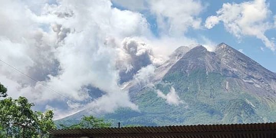 Wedus Gembel Muncul Enam Kali dari Puncak Gunung Merapi