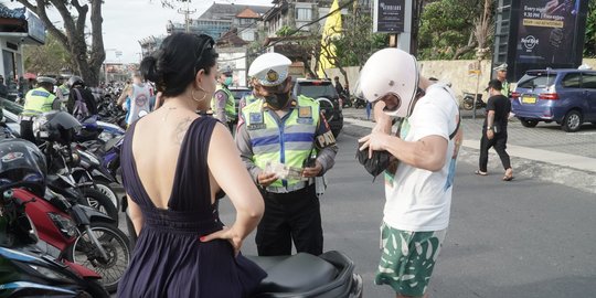 Polda Bali 'Bersih-Bersih' di Jalan, Jaring 171 Bule Langgar Lalu Lintas