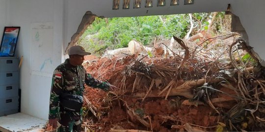Tembok Bangunan Milik TNI AL di Natuna Jebol Diterjang Longsor