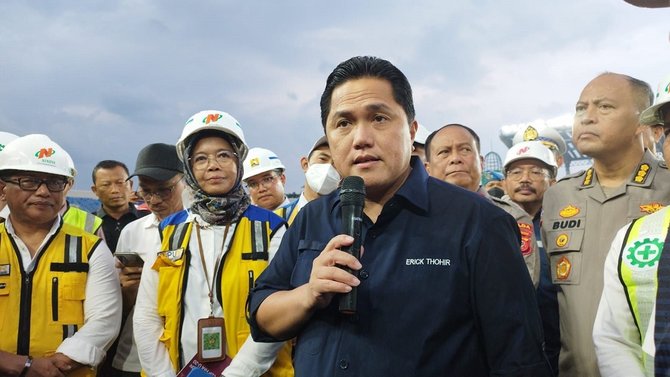 ketua umum pssi erick thohir mengecek stadion si jalak harupat