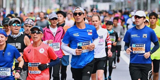 Keren! Deretan Foto Daniel Mananta Capai Garis Finish di Tokyo Marathon 2023