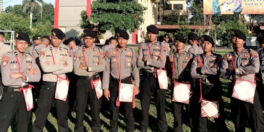 Ada yang Berbeda, Penampilan Polisi di NTT Ini Curi Perhatian